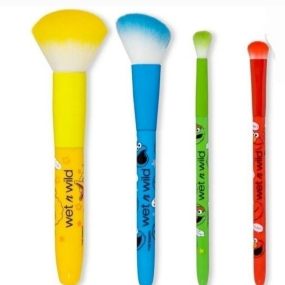 Wet N Wild Sesame Street 4 Piece Makeup Brush Set - Picture 2 of 8
